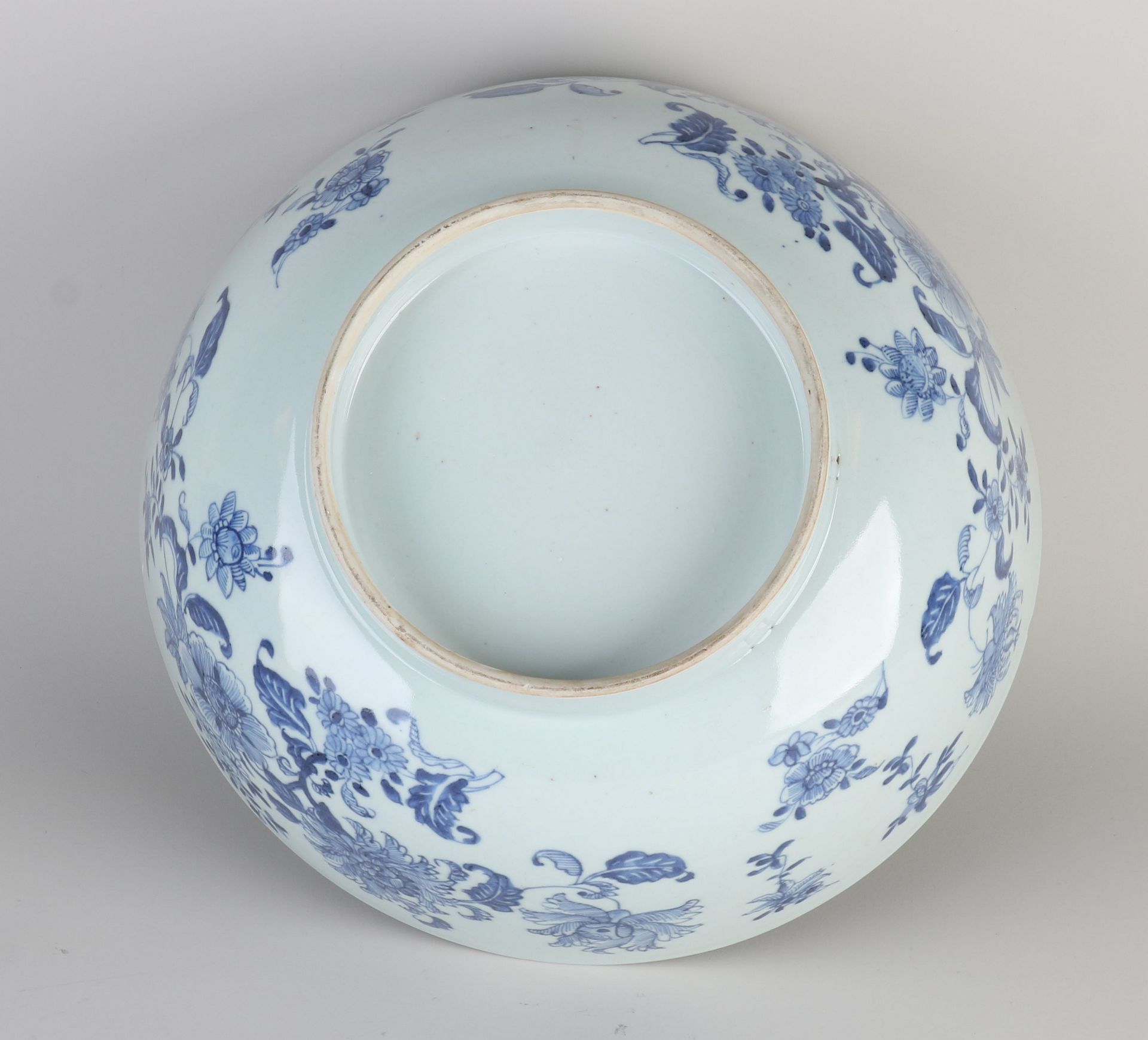18th century Chinese bowl Ø 31.6 cm. - Bild 3 aus 3
