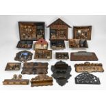 Lot of houses/wood carvings (various)