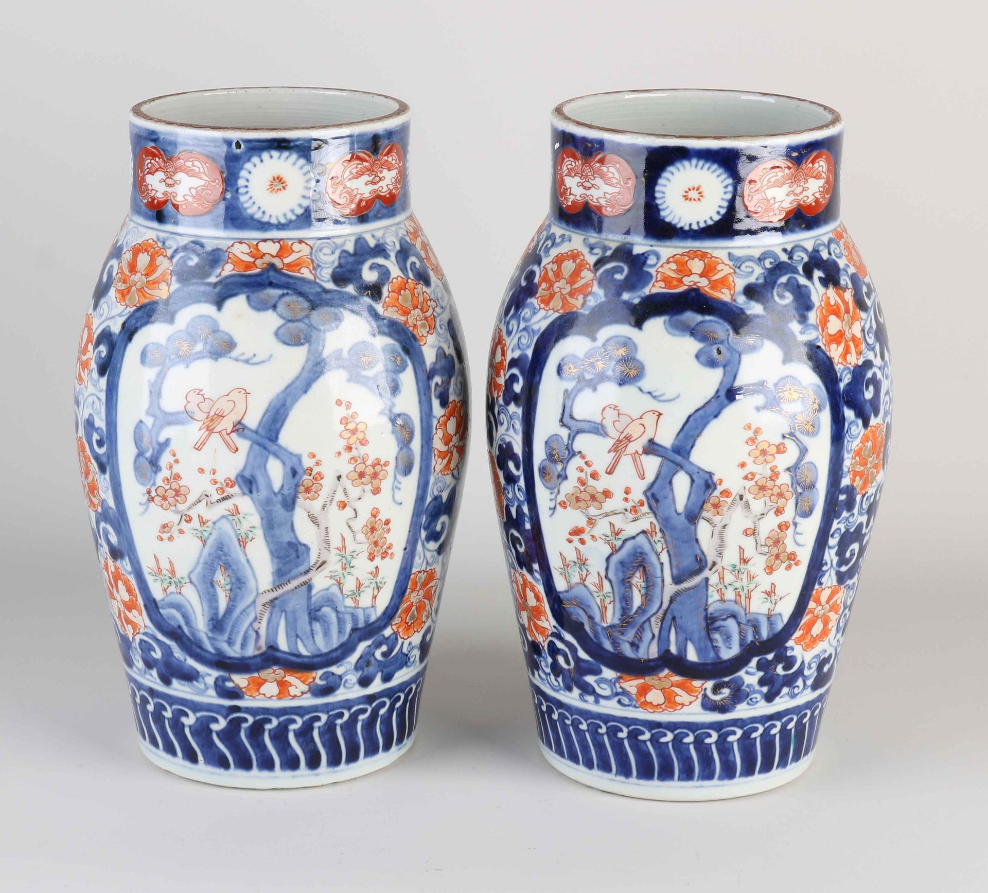 Two Japanese Imari vases Ø 28.5 cm.