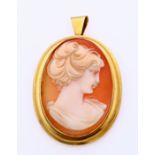 Yellow gold pendant brooch with cameo.