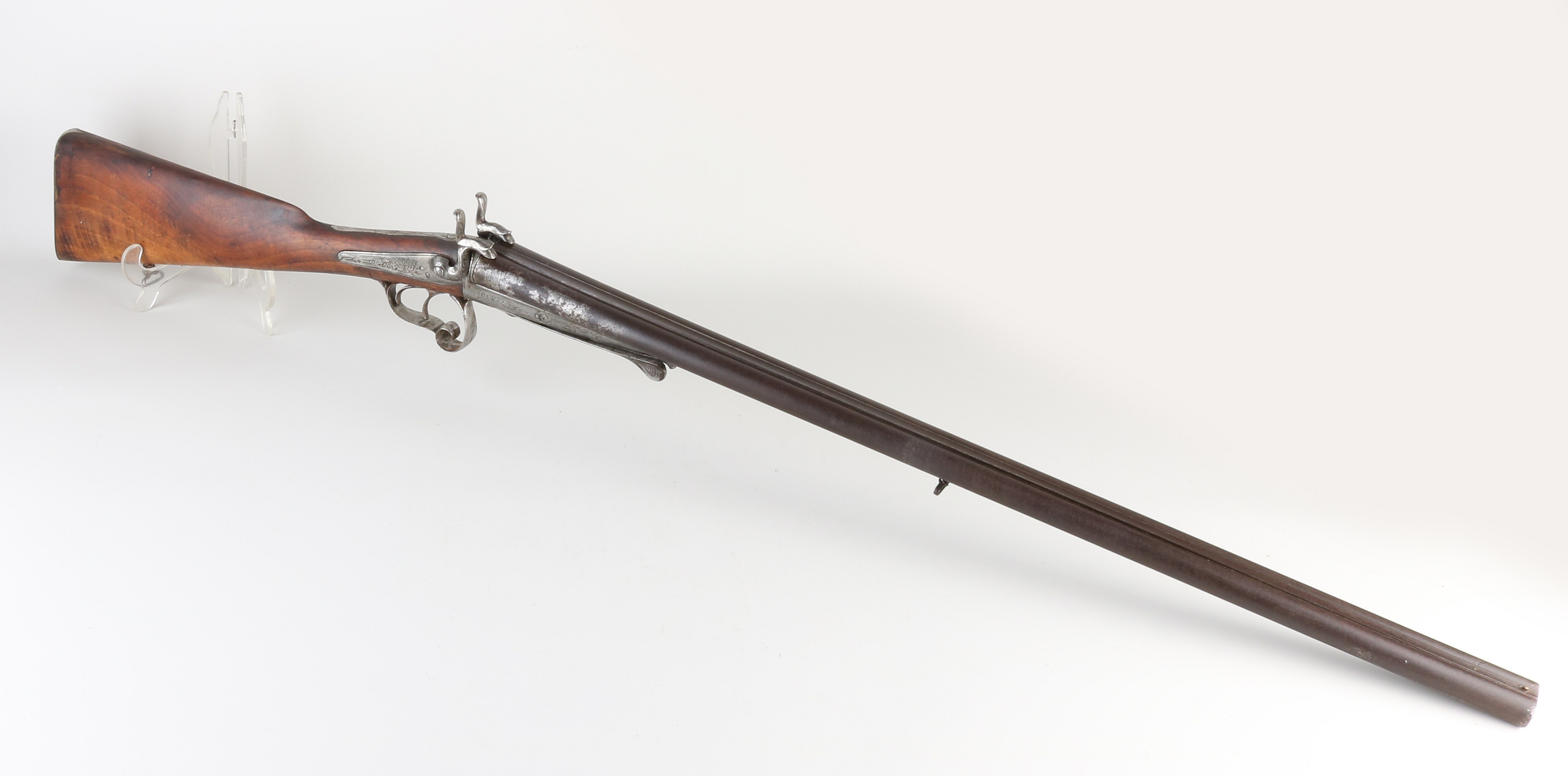 Antique double barrel shotgun, L 116 cm.