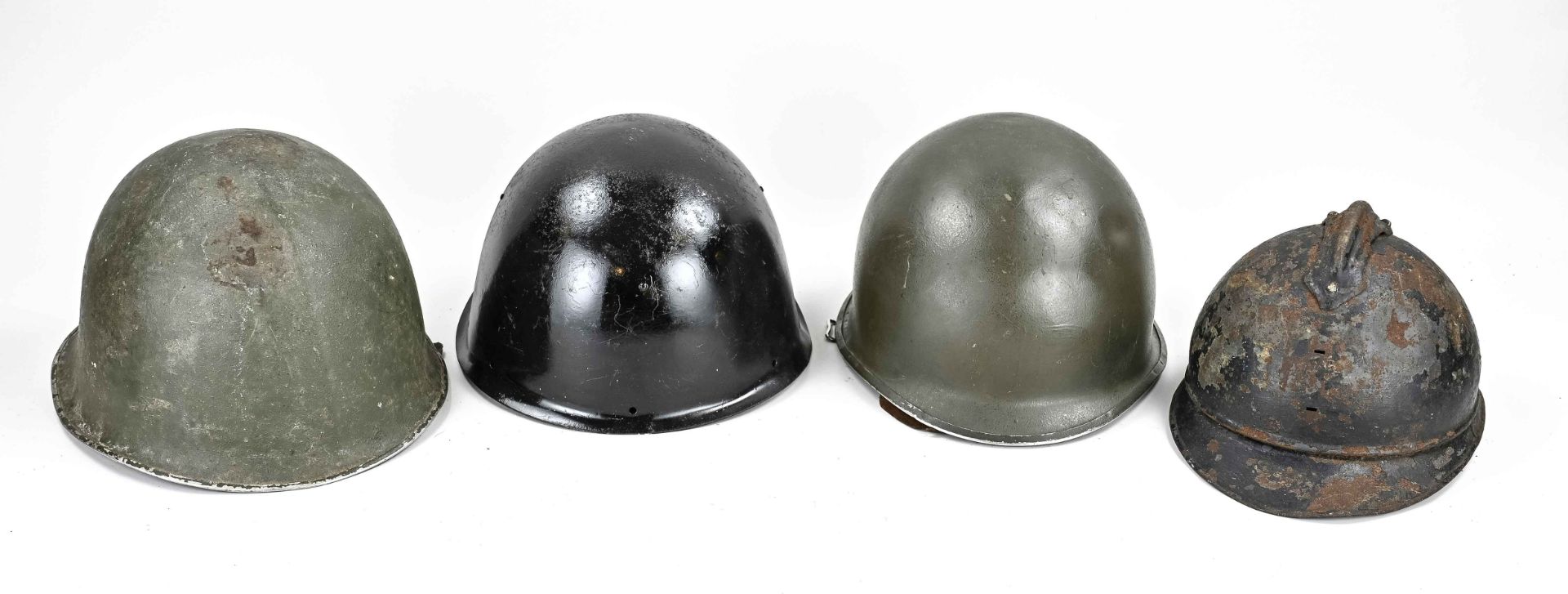 Military helmets (4x)