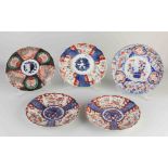 Five Japanese Imari plates Ø 21 - 22 cm.