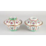 Two 18th century Chinese lidded bowls Ø 14 cm.