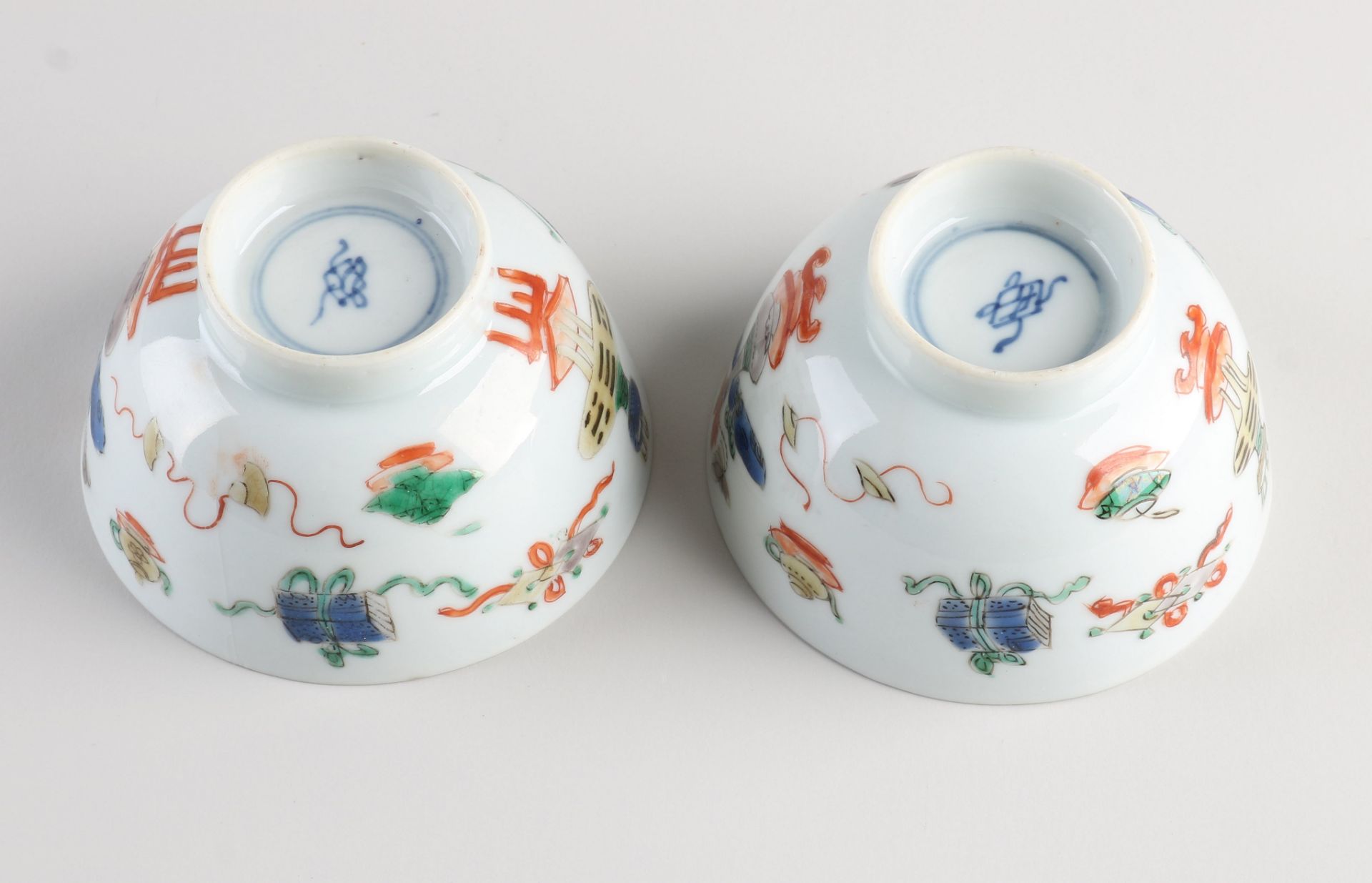 Two 18th century Kang Xi bowls Ø 8.2 cm. - Image 3 of 3