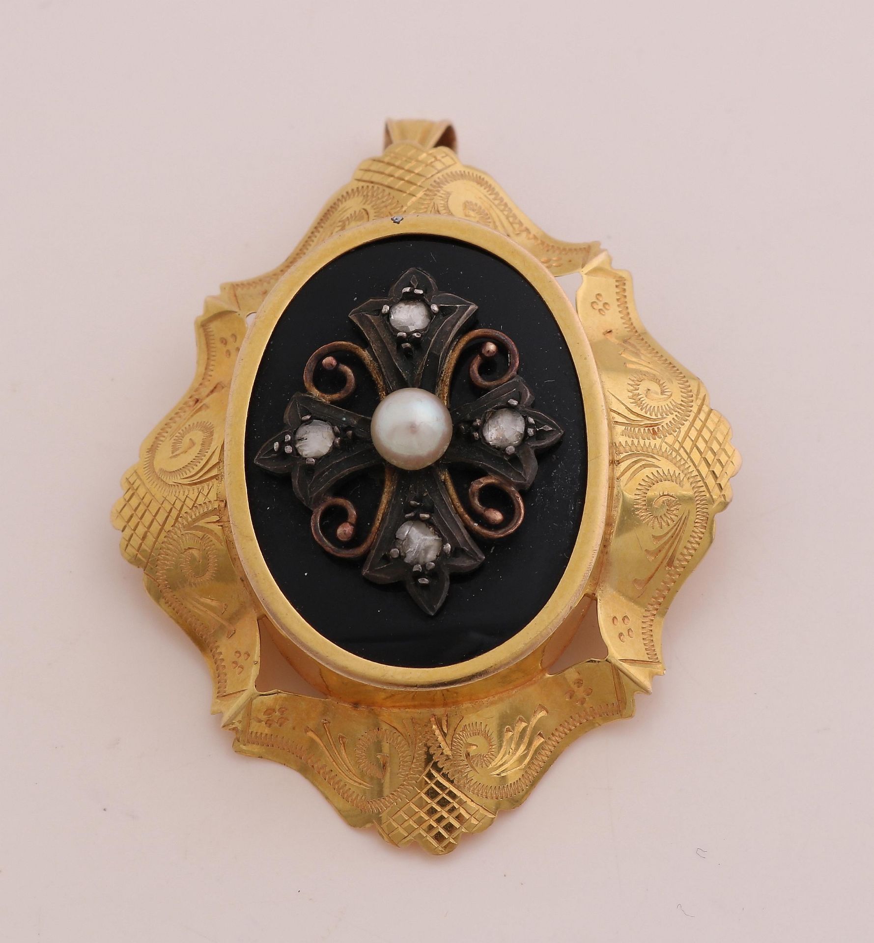 Gold mourning brooch onyx