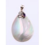 Silver pendant with mother-of-pearl