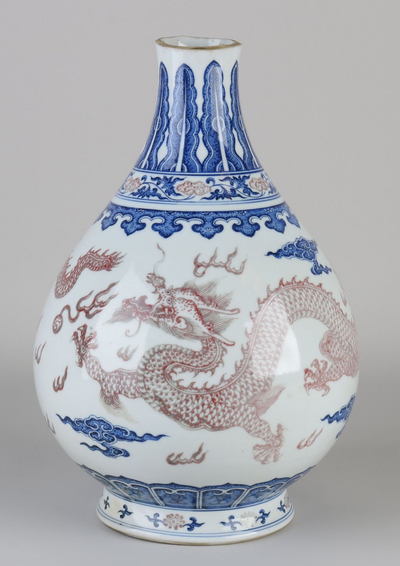 Chinese dragon vase, H 28 cm.
