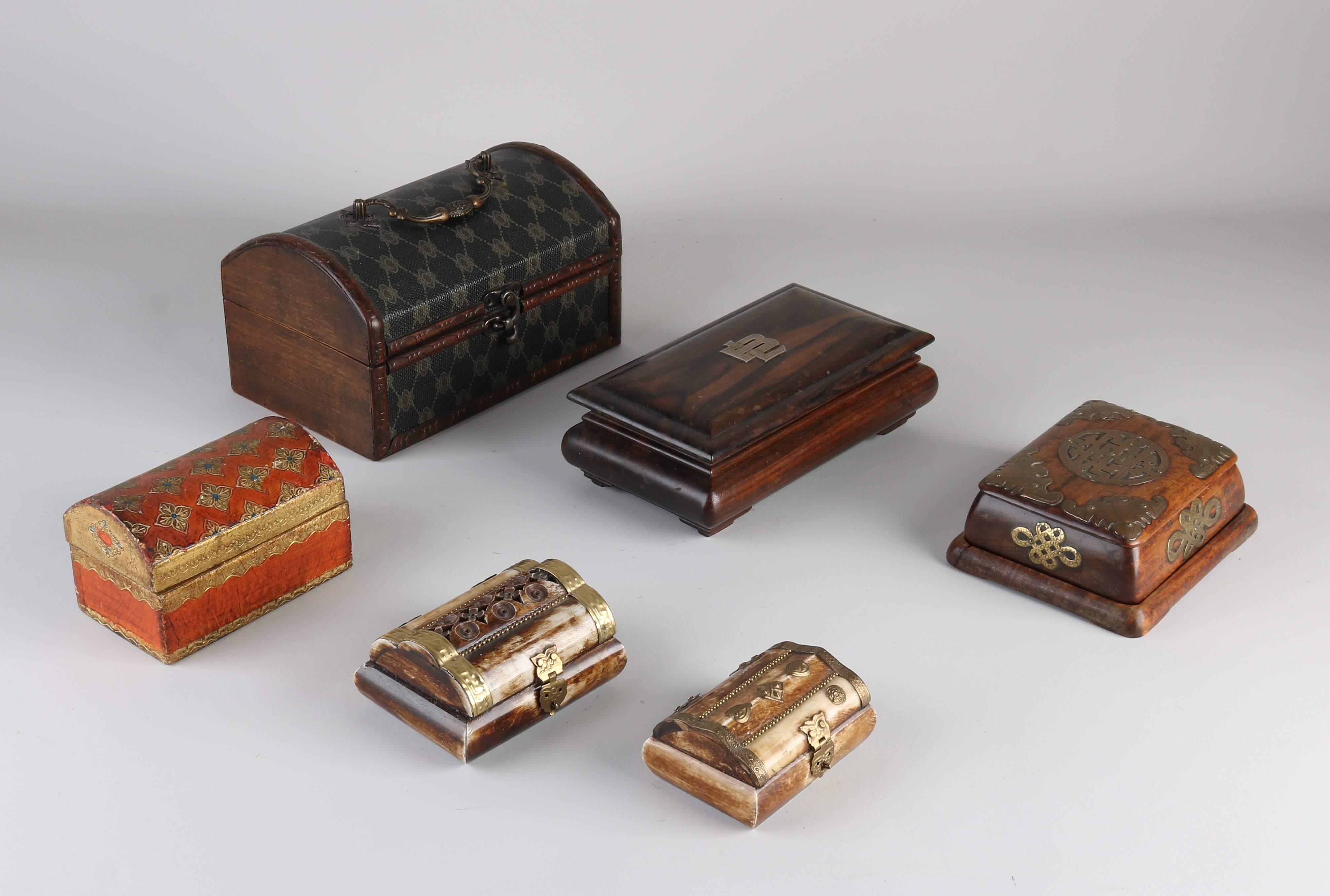 6x Old lidded boxes