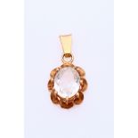 Gold pendant with zirconia