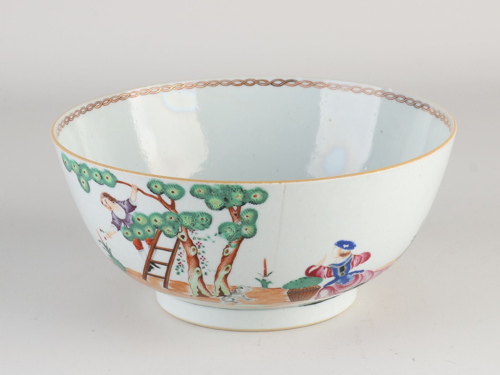 18th century Chinese bowl Ø 20.7 cm.