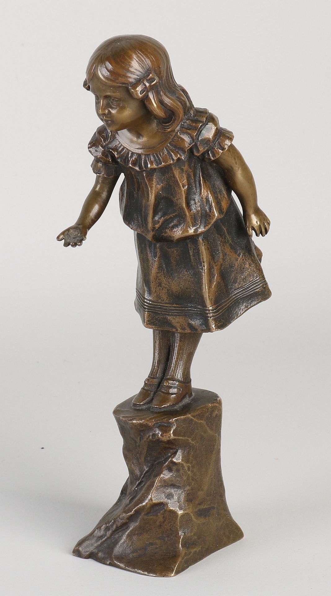 Antique bronze statue, Girl