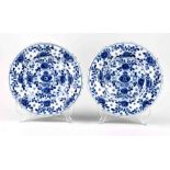 Two 18th century Delft plates Ø 22 cm.