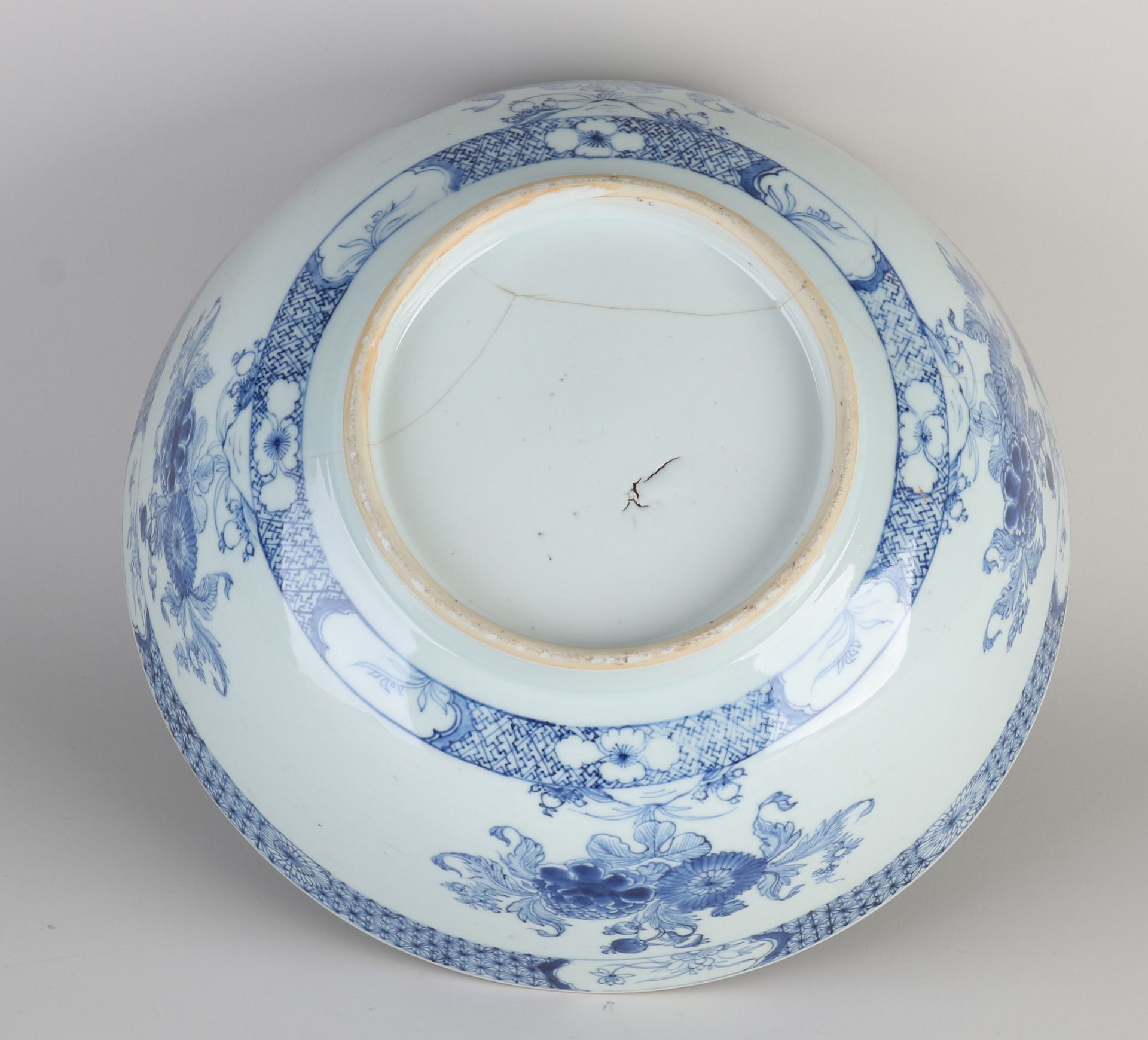 Large 18th century Chinese bowl Ø 33 cm. - Image 3 of 3