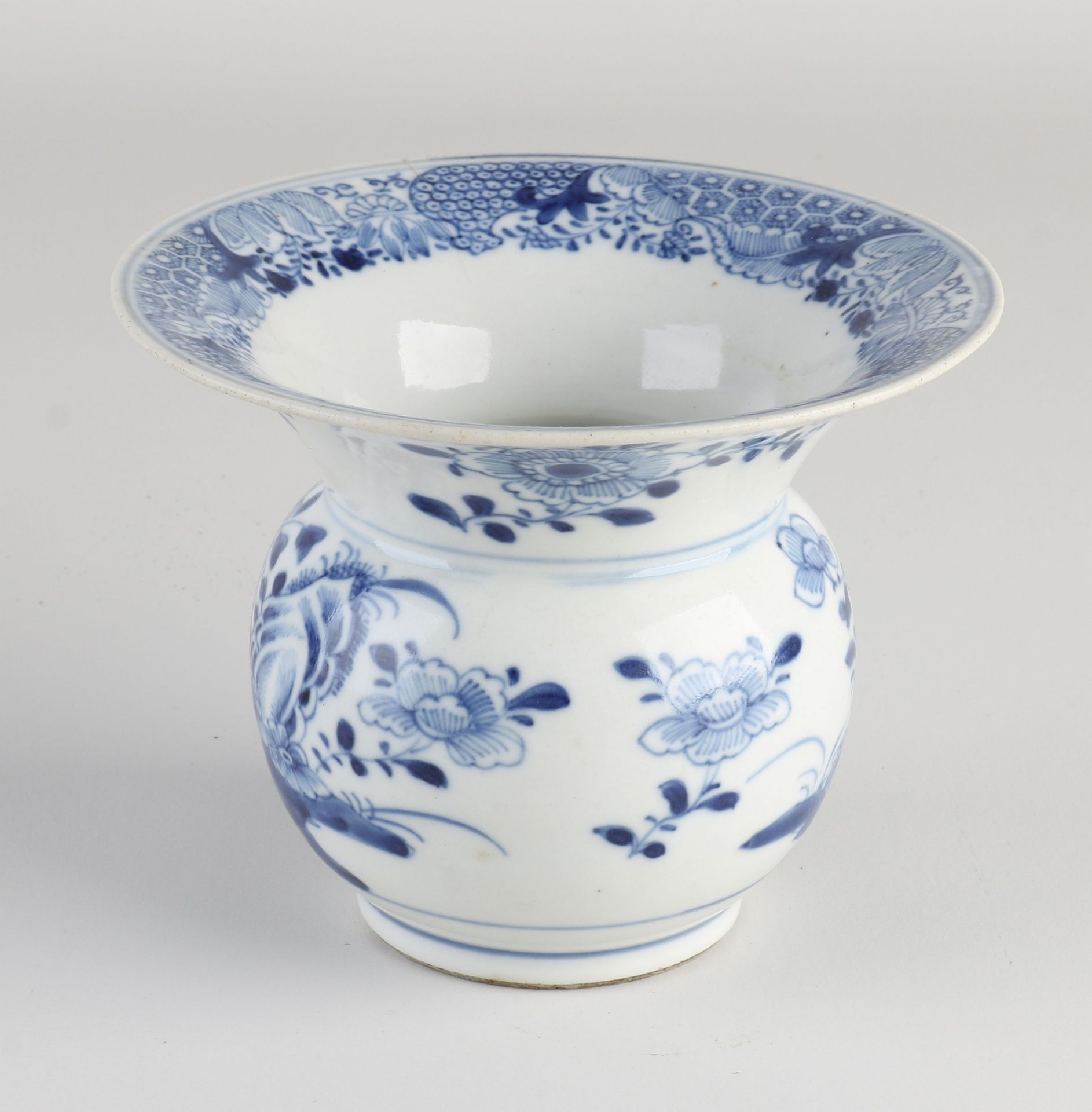 18th century Chinese spittoon Ø 13.2 cm. - Image 2 of 3