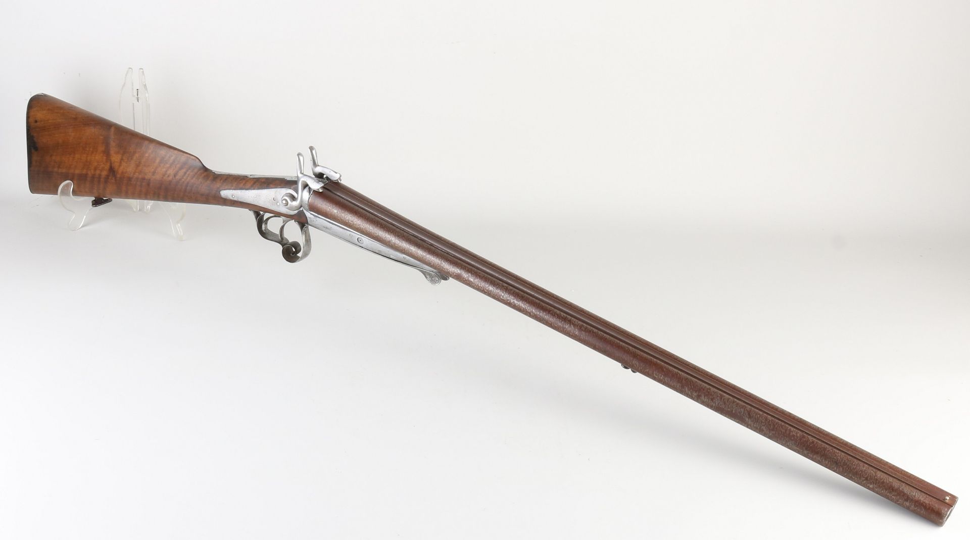 Antique double barrel shotgun, L 108 cm.