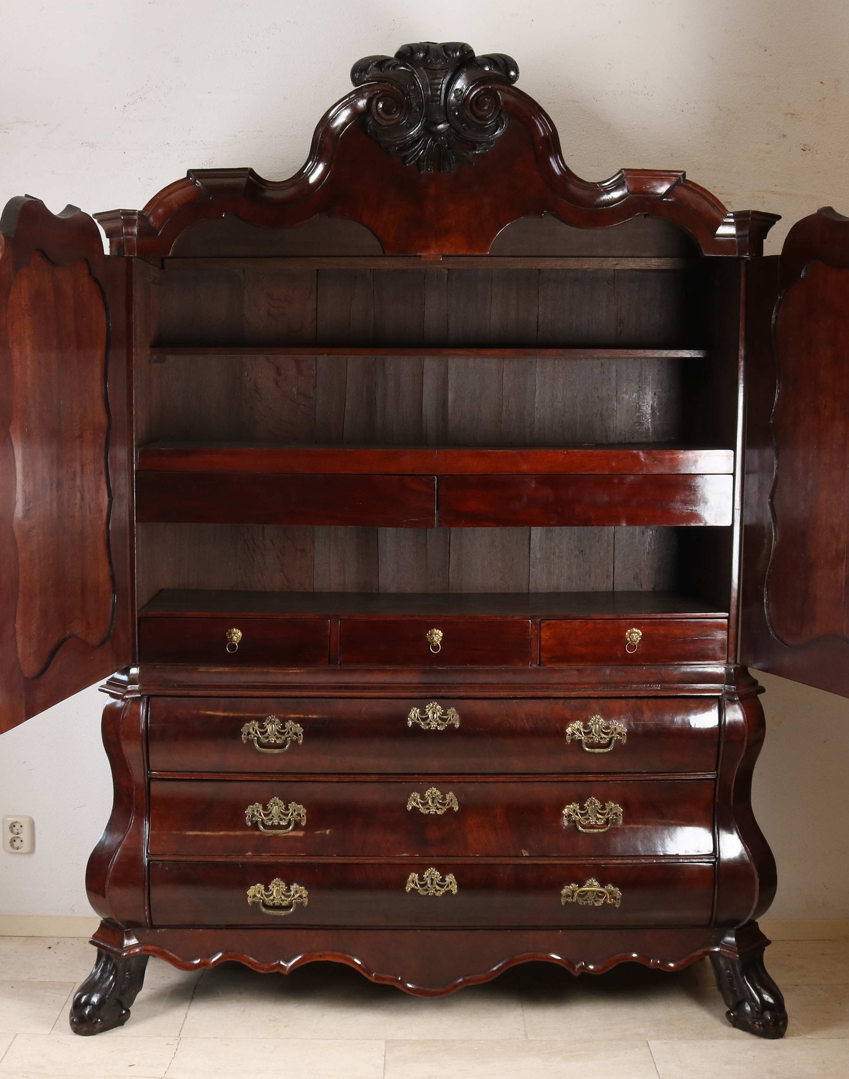 Small burr walnut linen cabinet - Bild 2 aus 2