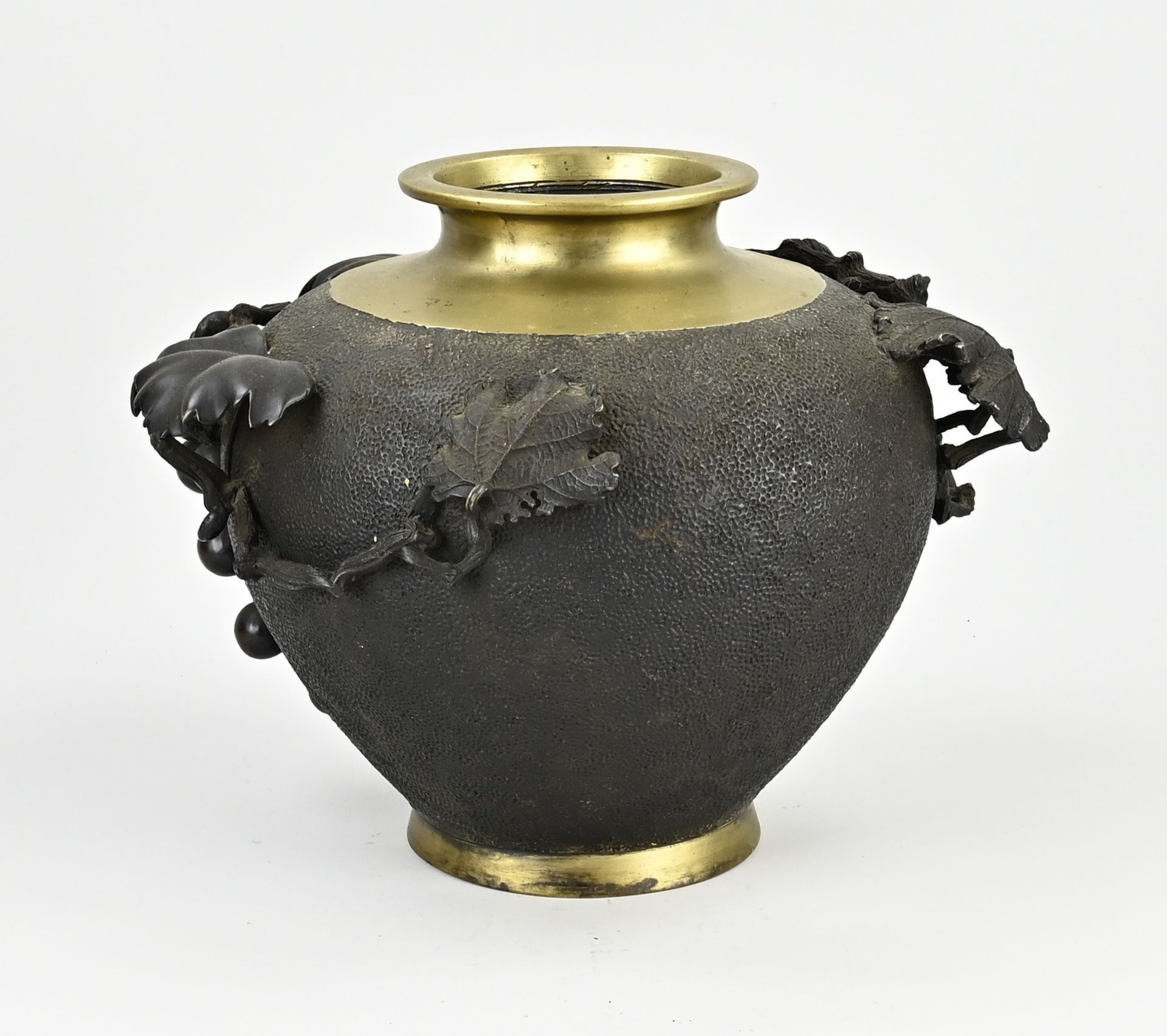Japanese bronze vase, H 25 x Ø 27 cm. - Image 2 of 3