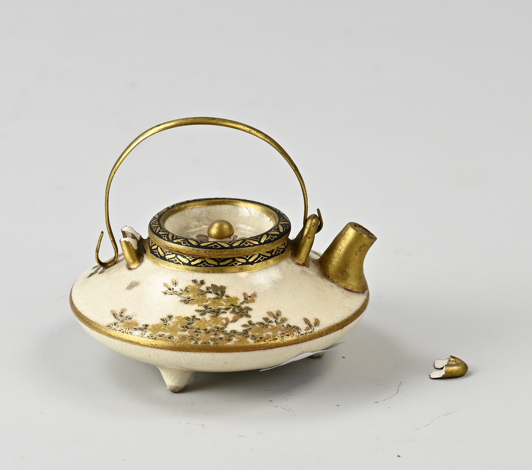 Antique Japanese Satsuma teapot - Image 2 of 3