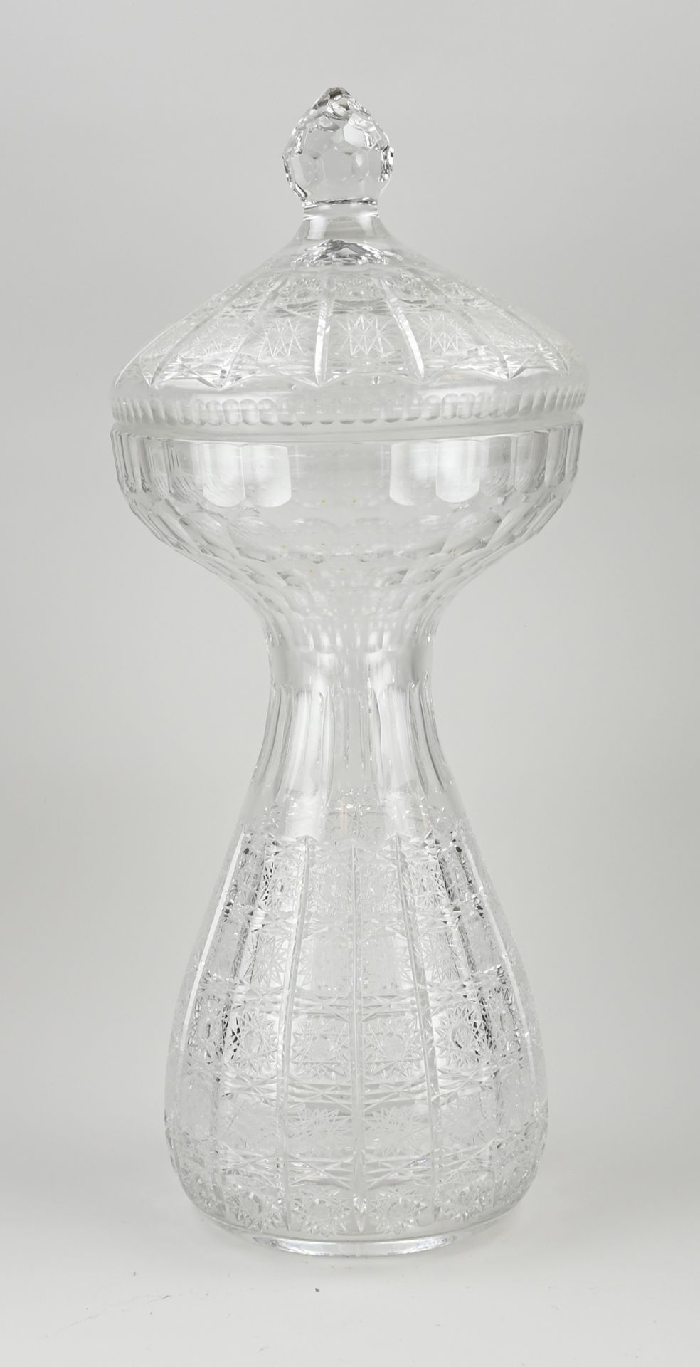 Capital Bohemian crystal vase with lid, H 72 cm. / 29 cm.