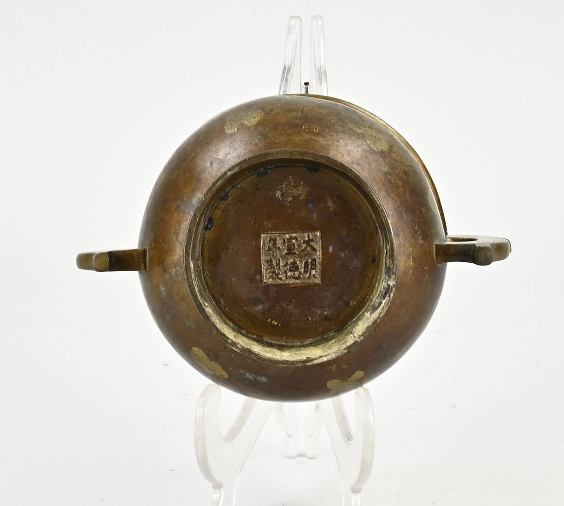 Antique Chinese bronze censer Ø 11.5 cm. - Image 2 of 2