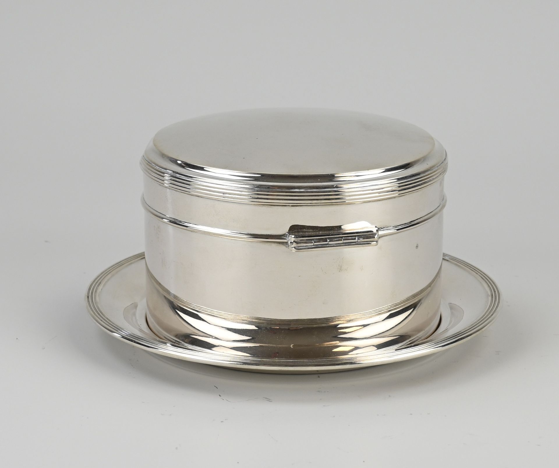 Silver drum with saucer - Image 2 of 2