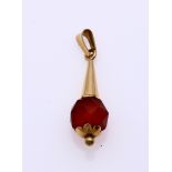 Gold pendant carnelian