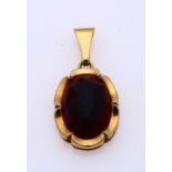 Gold pendant with garnet