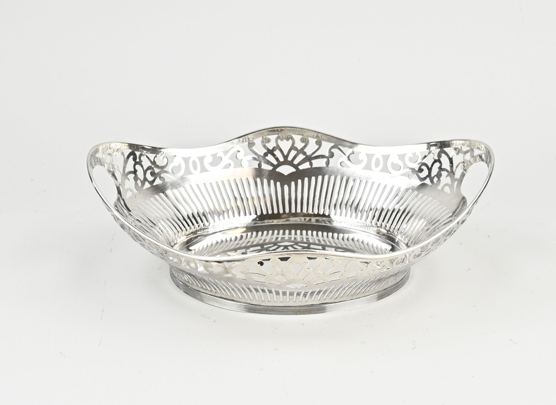 Silver bread basket - Image 2 of 2