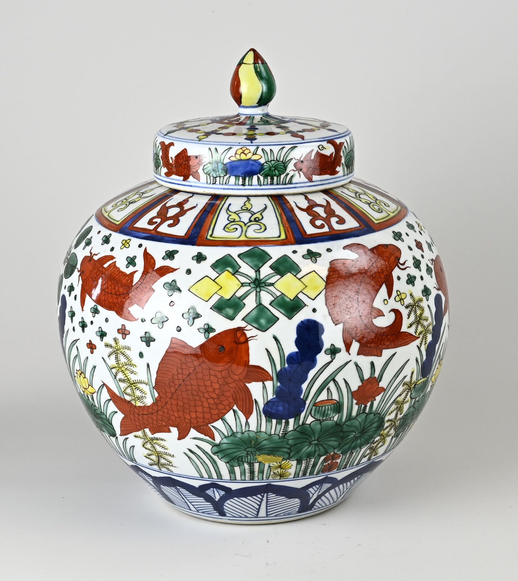 Chinese lidded pot, H 35 x Ø 28 cm.