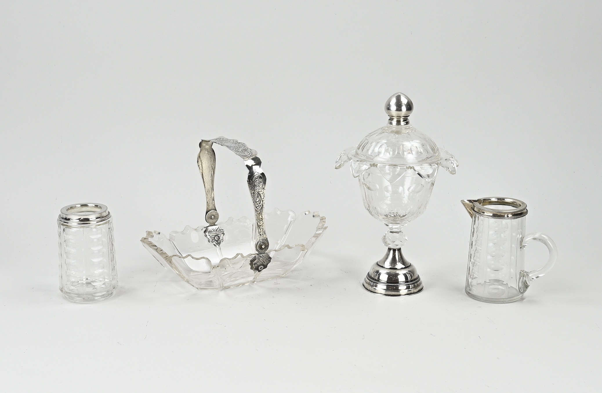 Four parts crystal with silverware