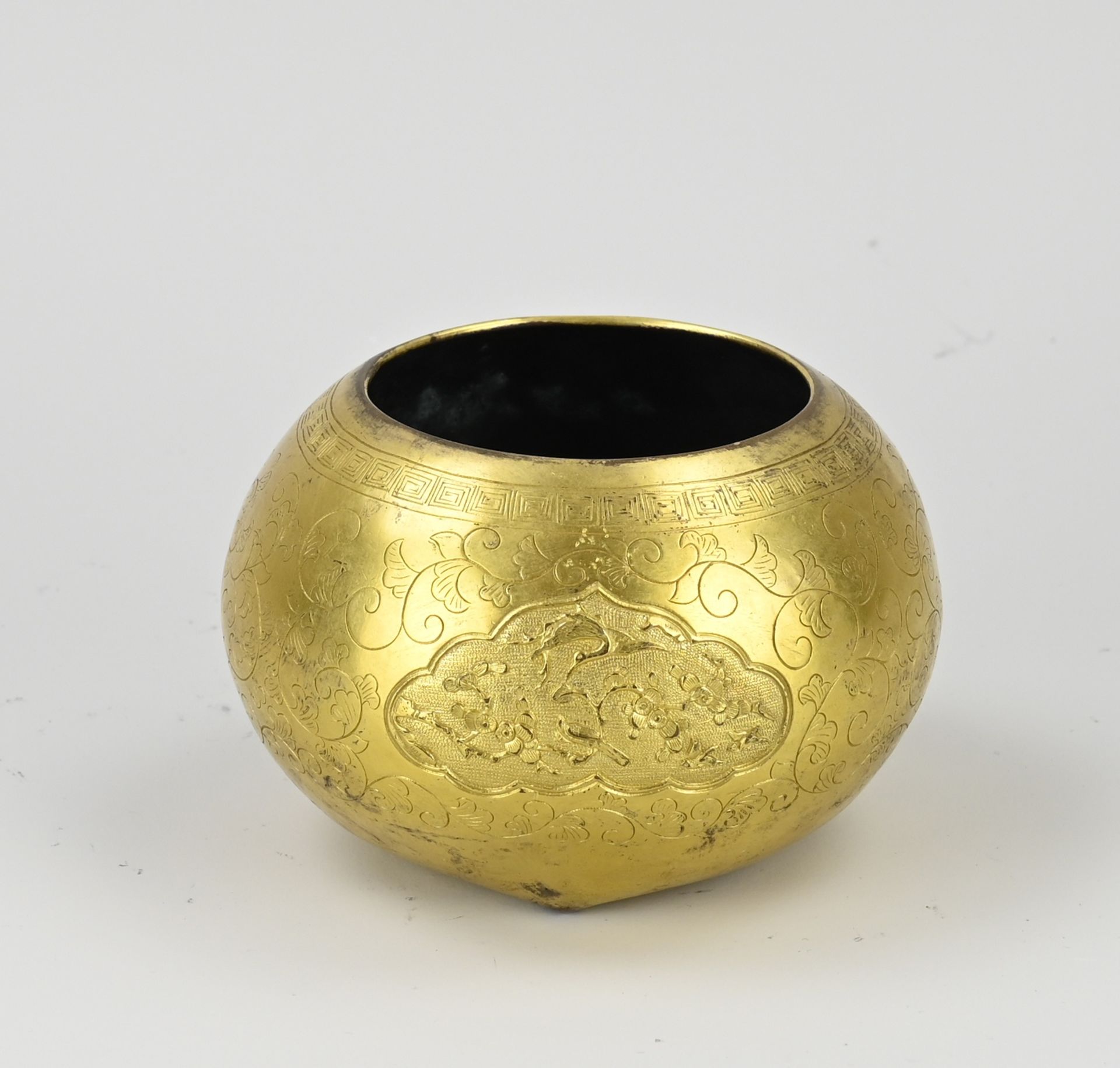Antique Chinese gold plated water pot Ø 12 cm.