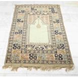 Old Persian prayer rug, 171 x 117 cm.