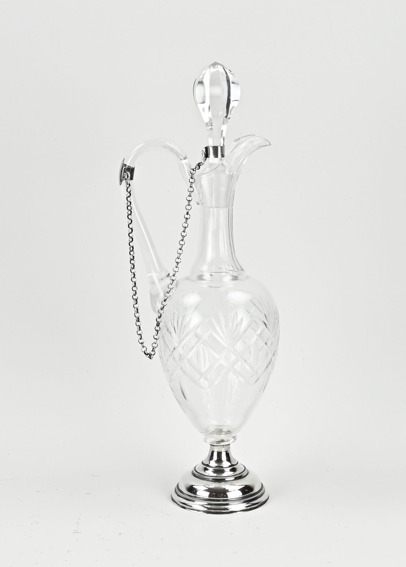 Decanter with grinding/silverware