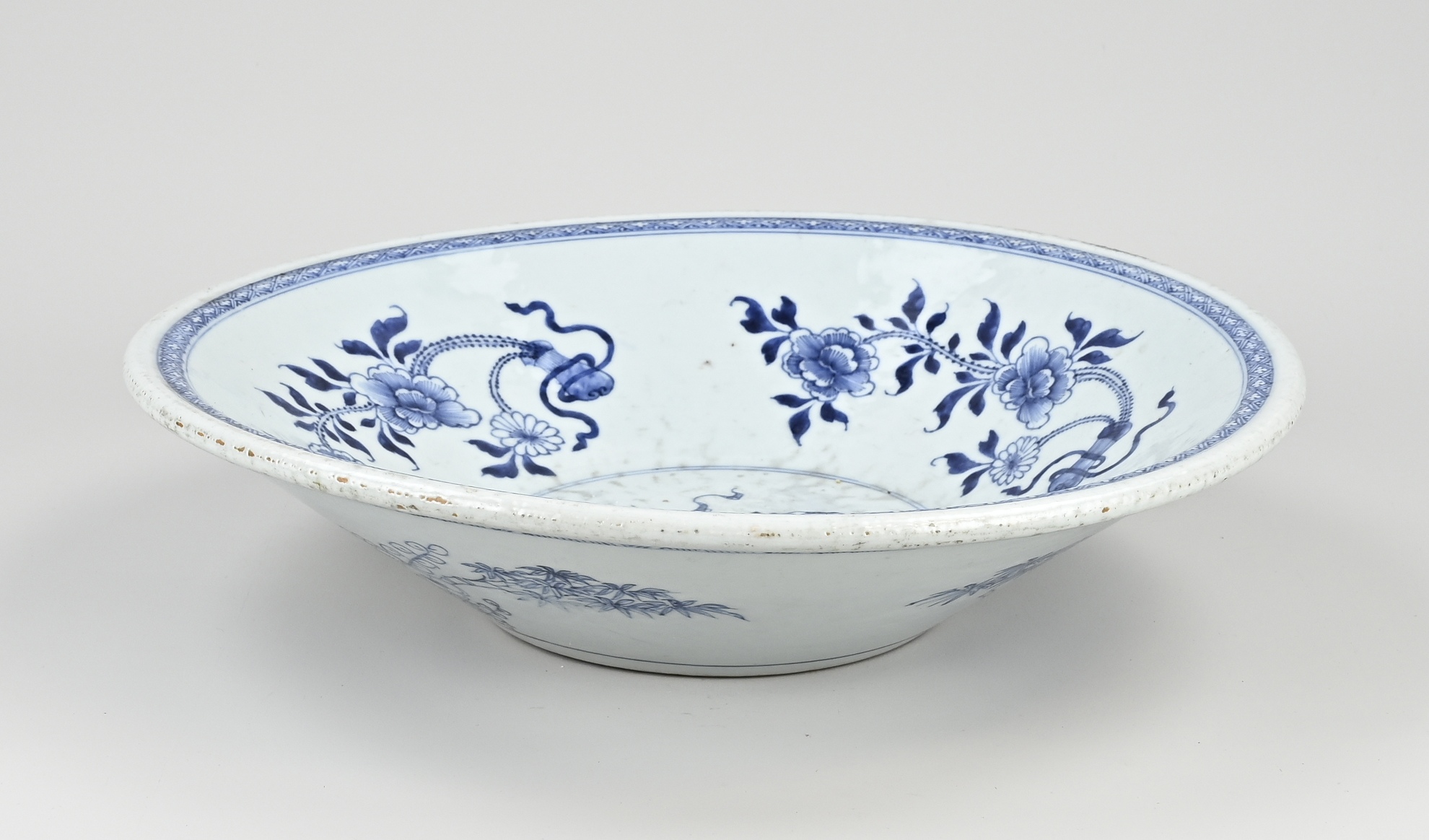 18th century Chinese Queng Lung bowl Ø 38 cm.
