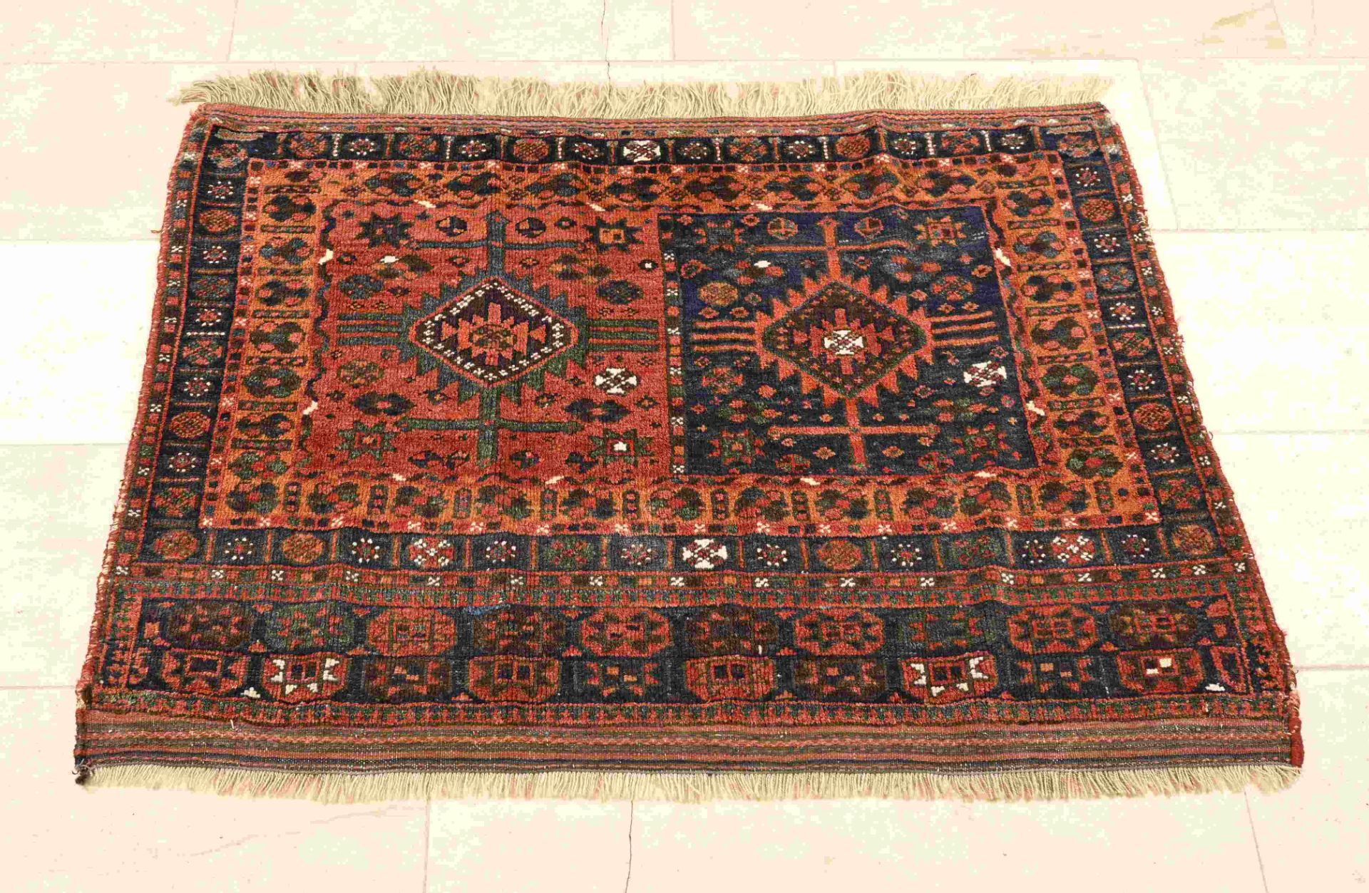 Persian rug, 130 x 92 cm.