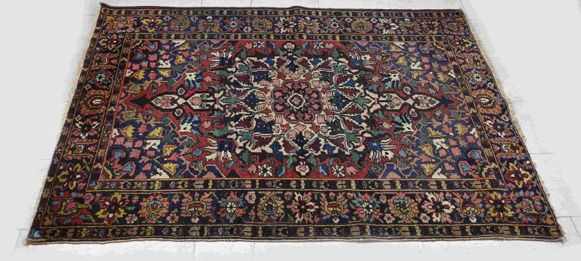 Persian rug, 200 x 135 cm.