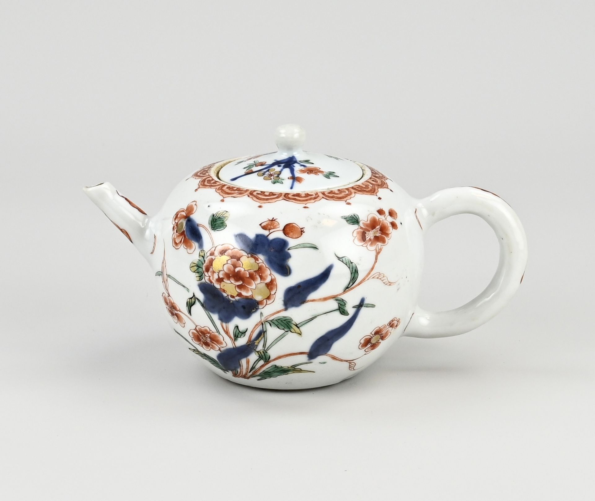 18th century Chinese Imari teapot Ø 10 cm.