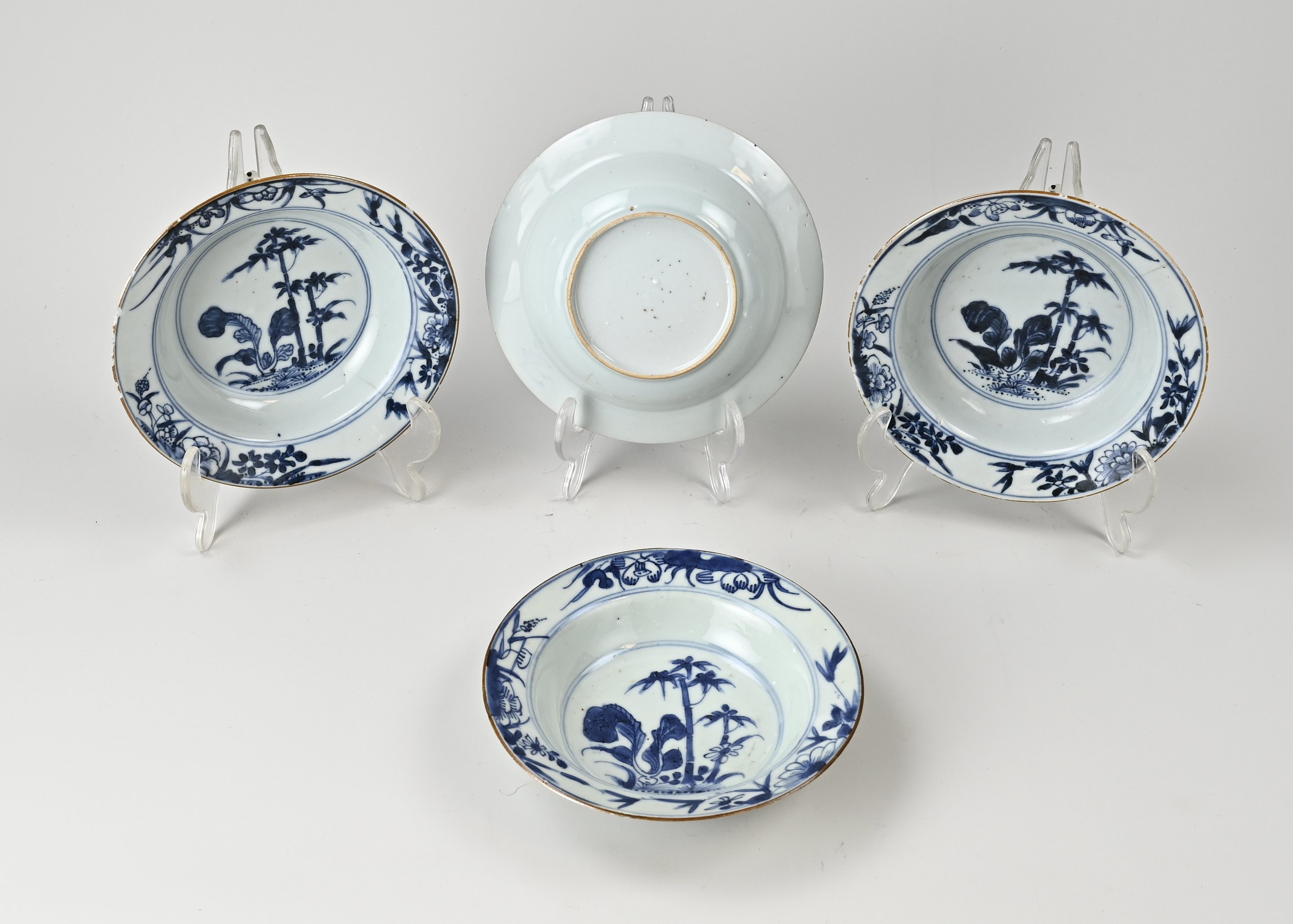 Four 18th century Chinese porridge plates Ø 16.5 cm.