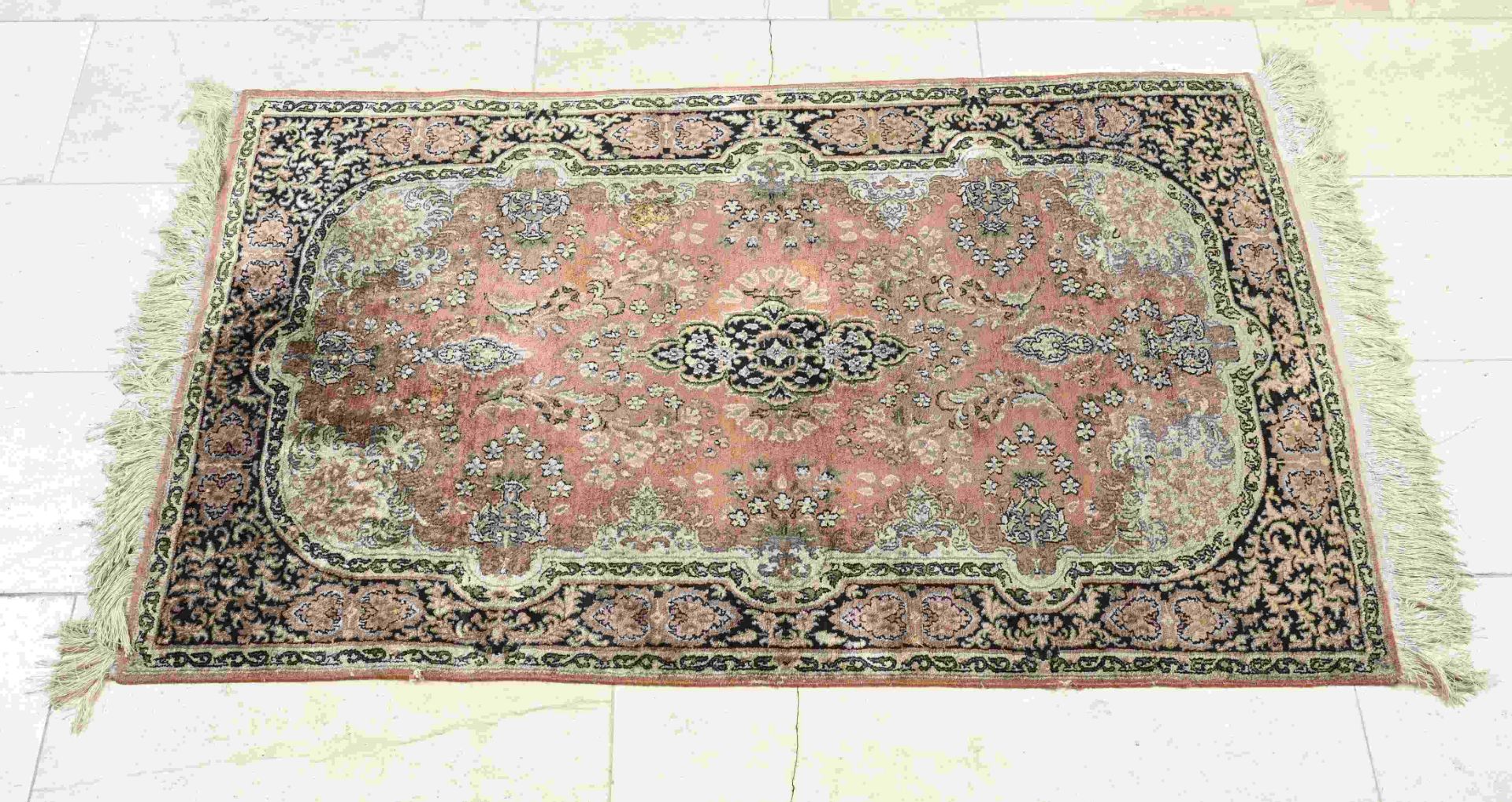 Small silk rug, 199 x 152 cm.