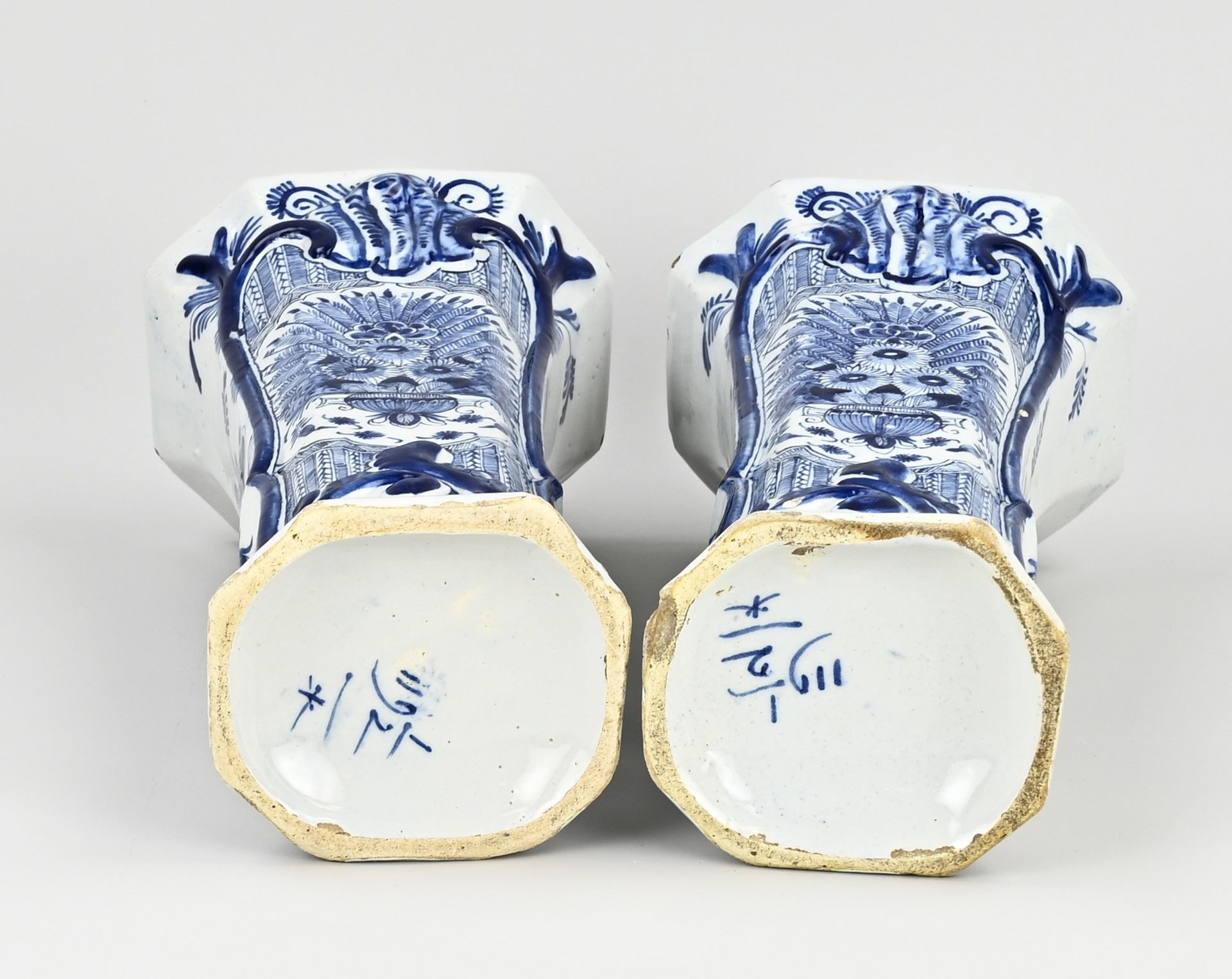 Set of 18th century Delft vases, H 27 cm. - Image 3 of 3