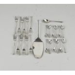 Silver cutlery set for cakes