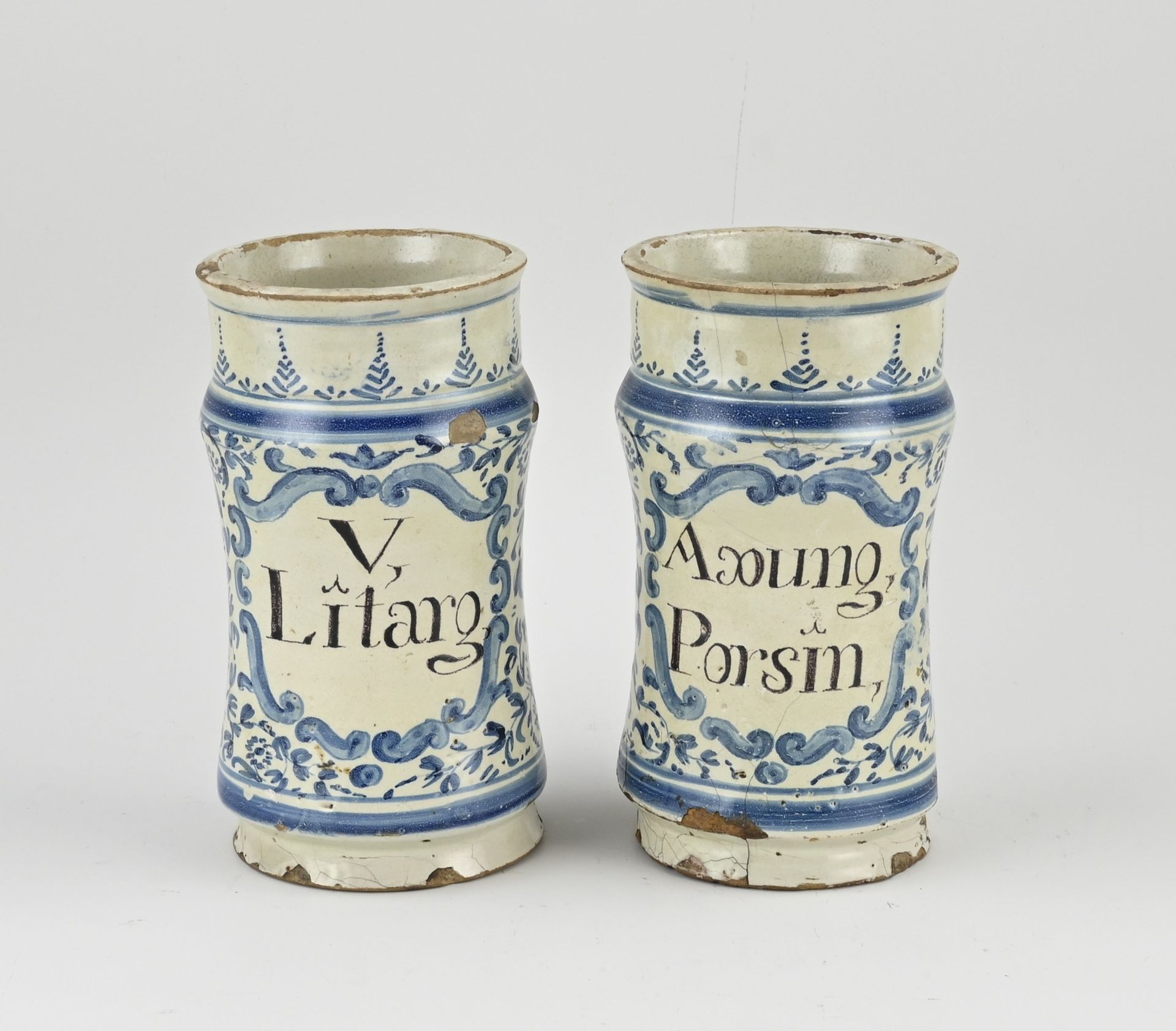 Two 17th - 18th century Albarello's, H 22 x Ø 12 cm.