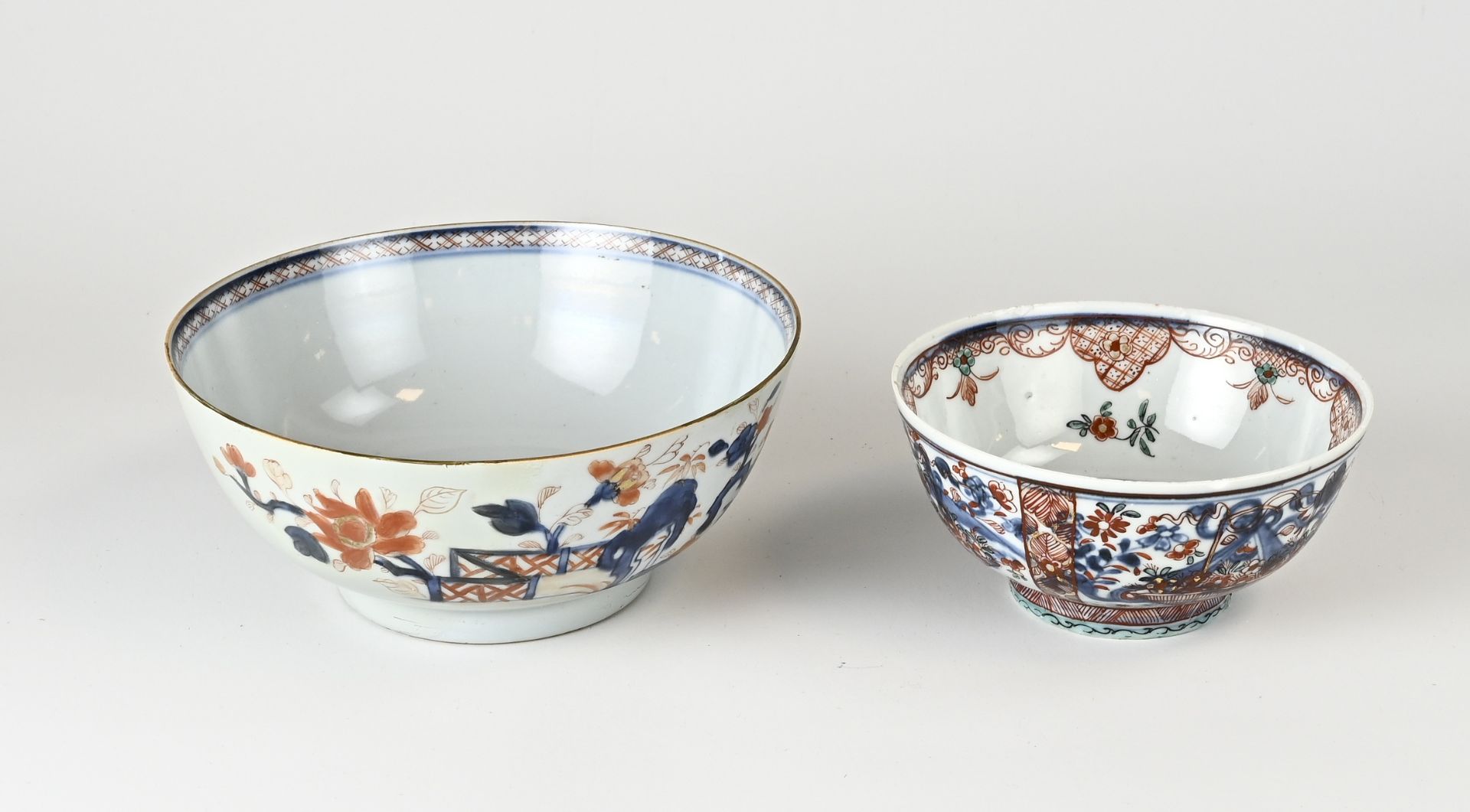 Two 18th century Chinese bowls Ø 15.5 -20.5 cm.