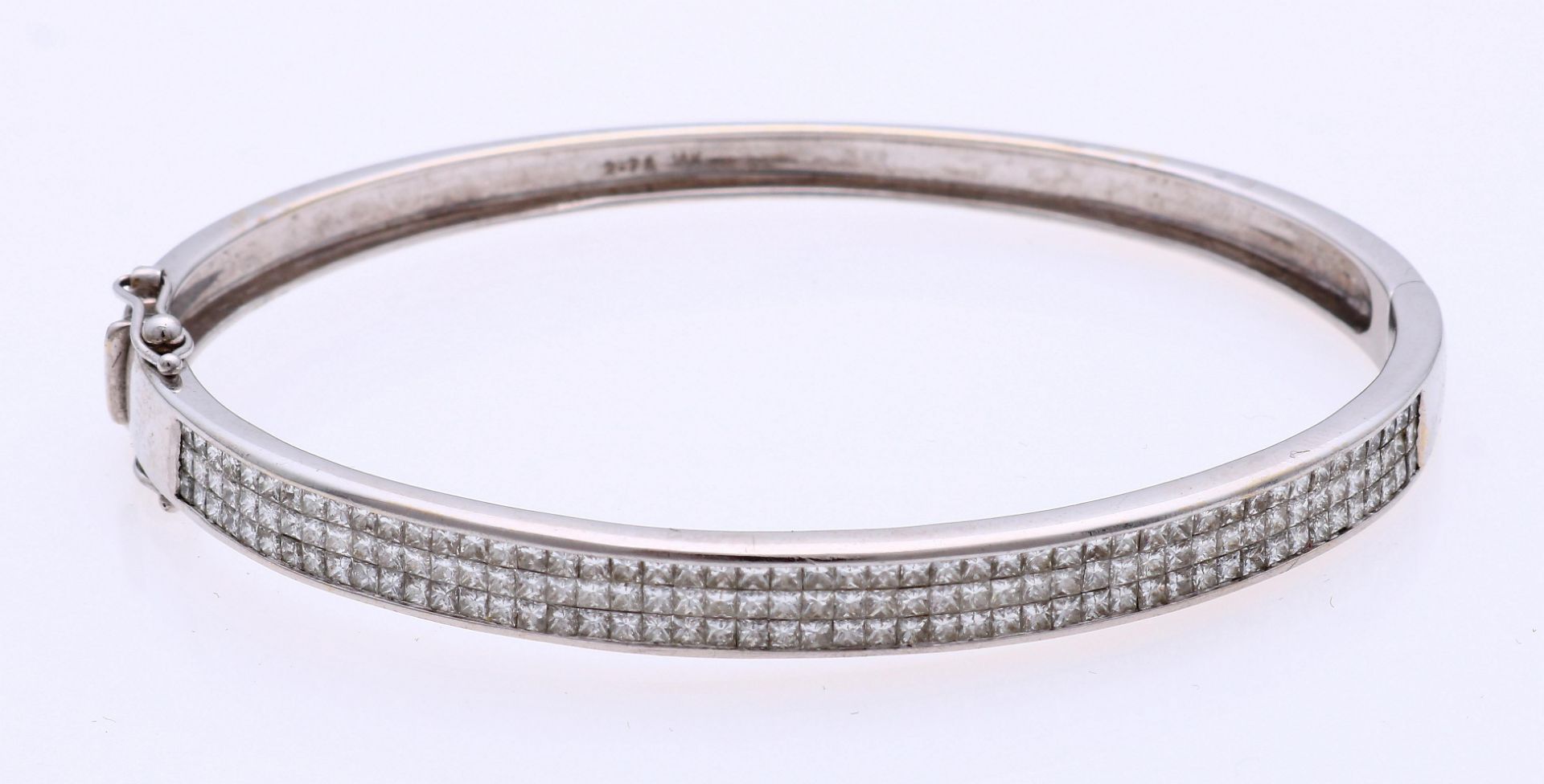 Slave bracelet with diamond