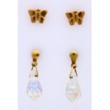 2 Pairs of gold earrings