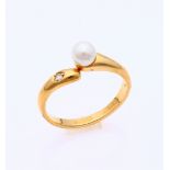 Gold ring with pearl