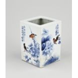 Square Chinese vase, H 18.3 cm.