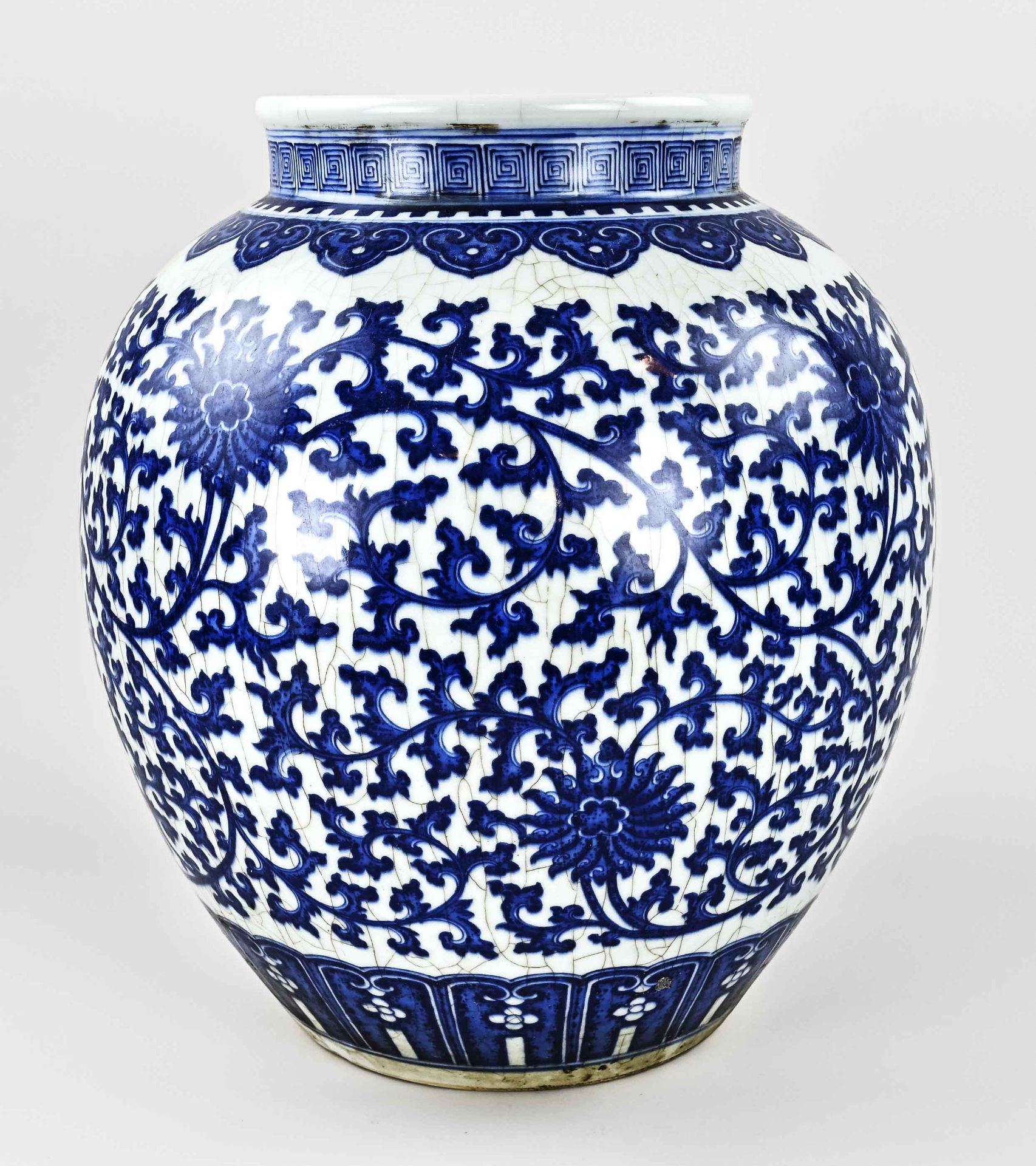 Chinese vase Ø 31 cm.