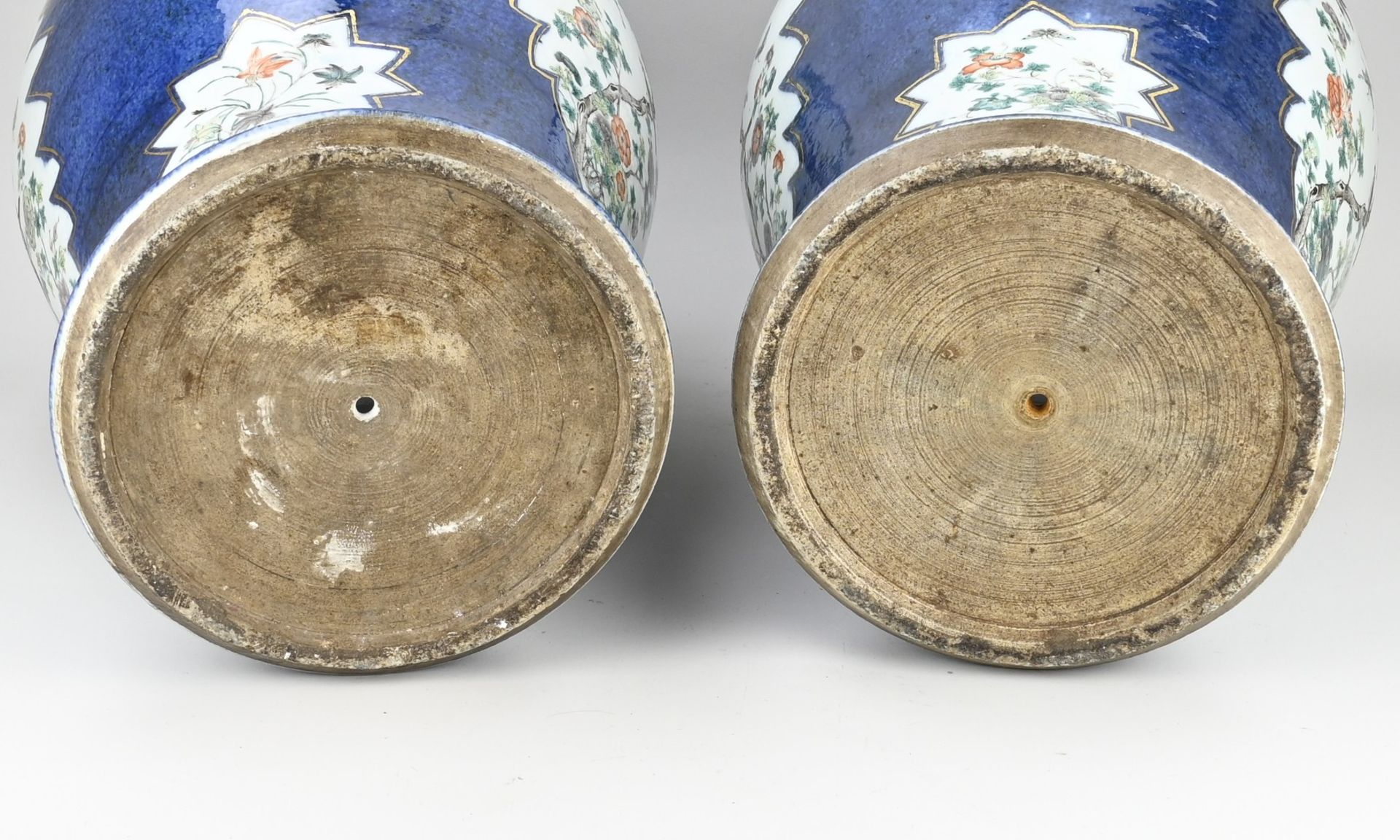Two capital 18th century Chinese vases, H 70 x Ø 34 cm. - Image 3 of 3